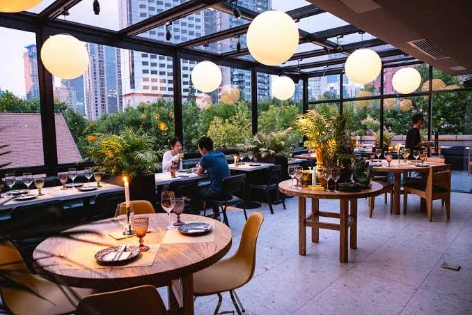 A vibrant Indian street food and culinary scene